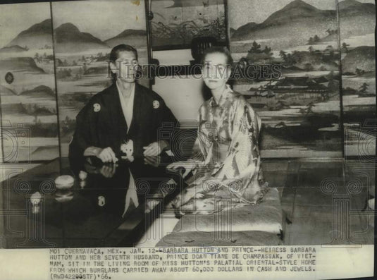 1966 Press Photo Mexico-Heiress Barbara Hutton & 7th Husband, Prince of Vietnam