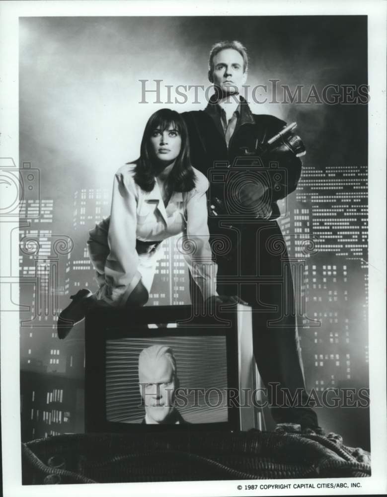 1987 Press Photo Matt Frewer &amp; Amanda Pays star in &quot;Max Headroom&quot; - nox37665- Historic Images