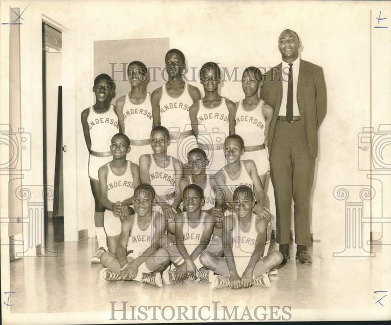 Load image into Gallery viewer, 1968 Press Photo Henderson Elementary School Basketball Team, New Orleans
