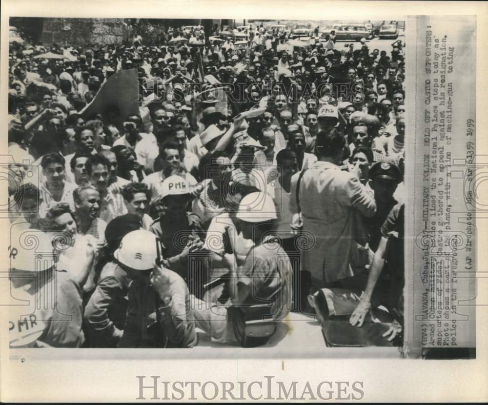 1959 Press Photo Military Police Control Castro Supporters at Palace, Havana