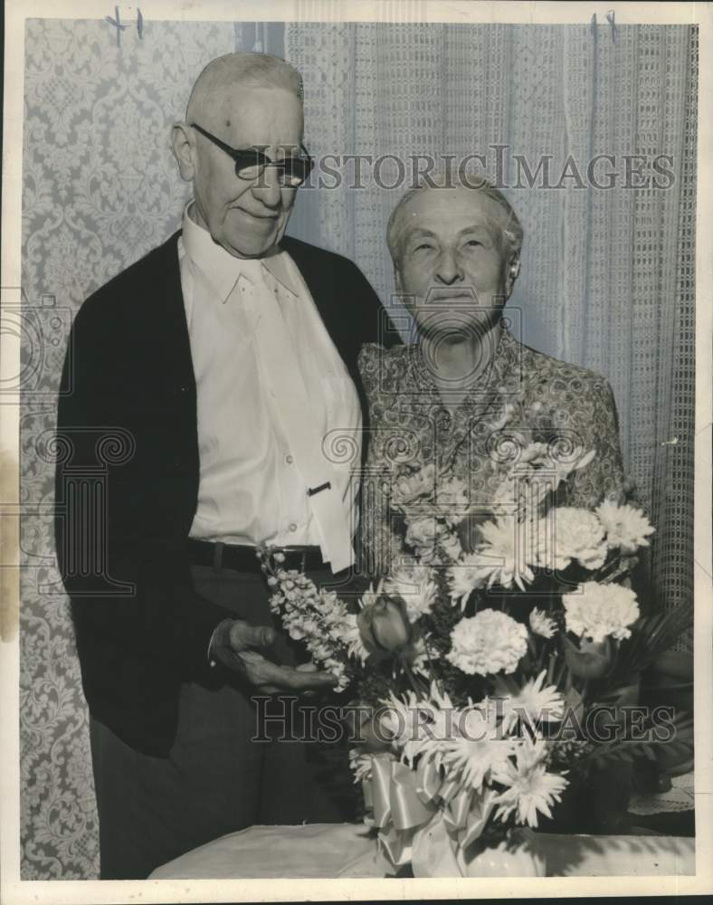 Load image into Gallery viewer, 1959 Press Photo Mr. and Mrs. Thomas L. McKnight shown after their ceremony.
