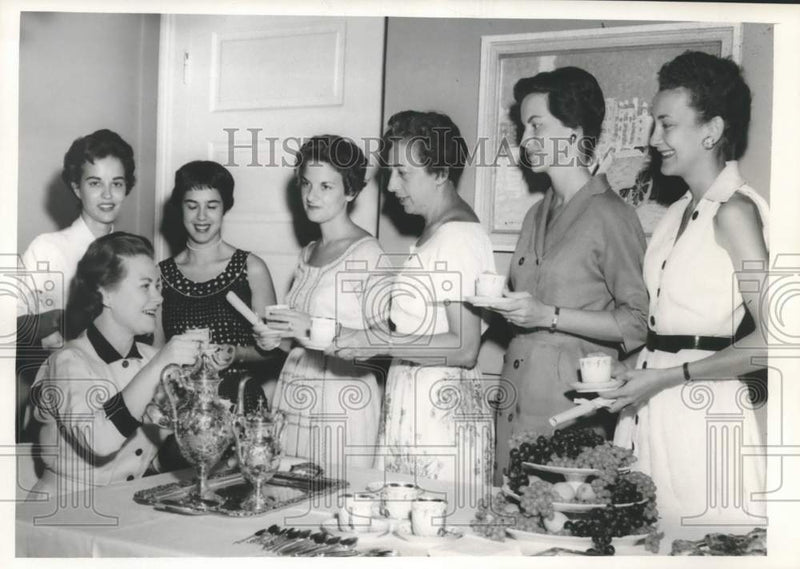 Load image into Gallery viewer, 1952 Press Photo Beautiful event banquet table, Mrs. Max Pailet pouring coffee.
