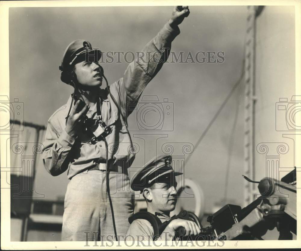 1946 Press Photo Cadet-Midshipmen Practice Relaying Battle Orders, New Orleans