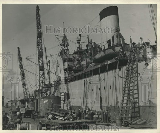 1946 Press Photo This cargo vessel is getting complete check-over at repair yard