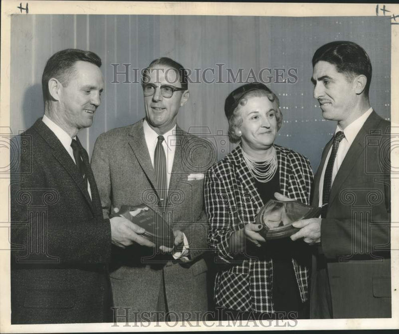 Load image into Gallery viewer, 1959 Press Photo Principals attending annual awards presentations of Gentilly.
