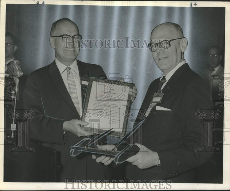 Load image into Gallery viewer, 1959 Press Photo Credit Union National Association Honors Harold Moses
