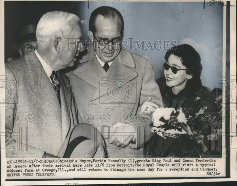 Load image into Gallery viewer, 1953 Press Photo Greece's King Paul, Queen Frederika Greeted by Chicago Mayor
