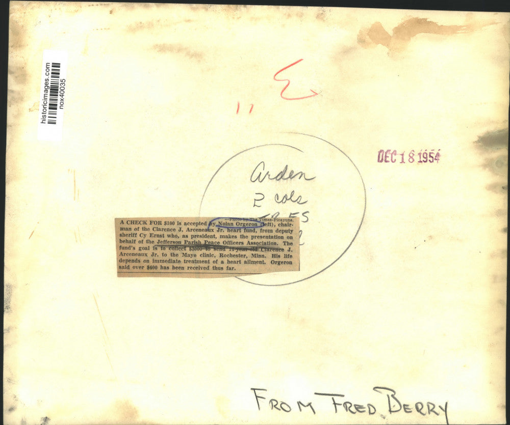 1954 Press Photo Cy Ernst & check for the Clarence J. Arceneaux Jr. Heart Fund.