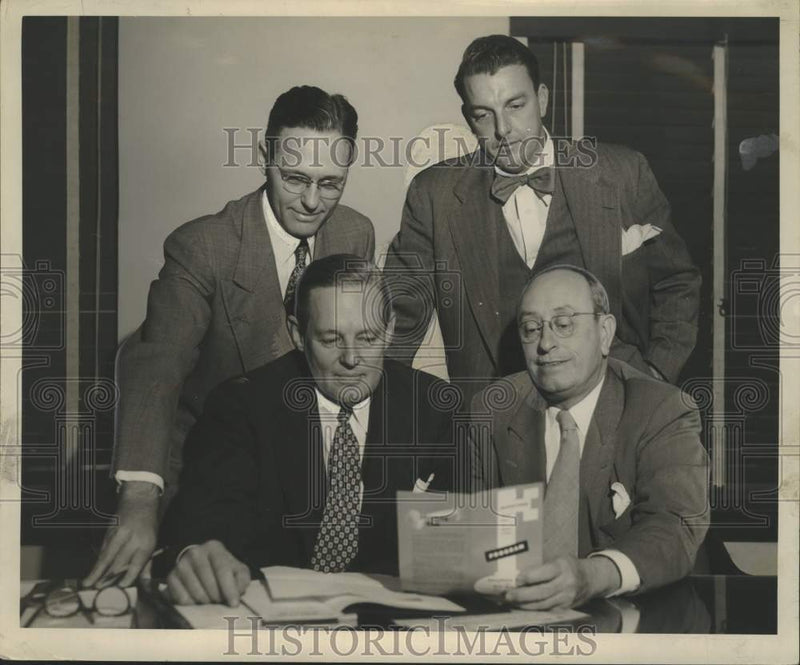 Load image into Gallery viewer, 1950 Press Photo New Orleans Advertising Week Chairmen Make Final Plans
