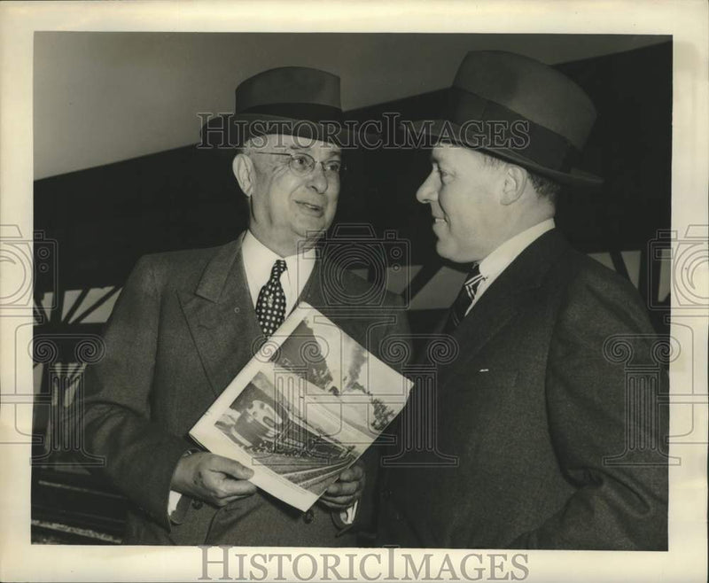 Load image into Gallery viewer, 1951 Press Photo A. T. Mercier, Presiden and K. L. Isaacs, director of S.P.R.R
