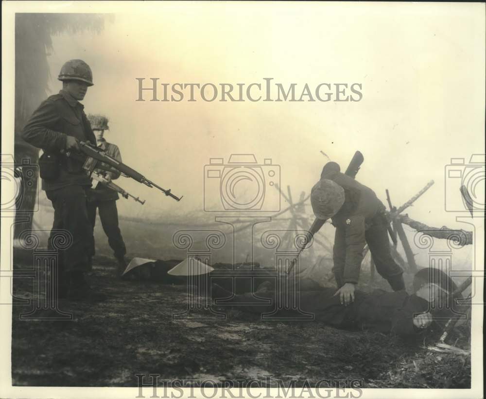 1966 Press Photo Fort Polk, Louisiana guard in field training exercises.