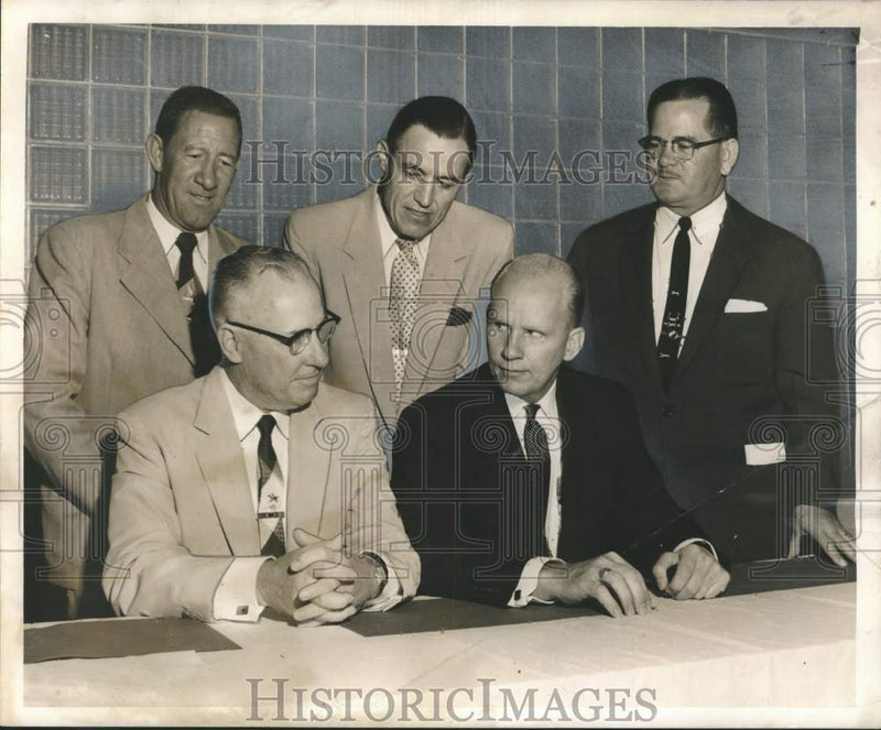 Load image into Gallery viewer, 1955 Press Photo Louisiana State Fire Marshals' Conference Guests, New Orleans
