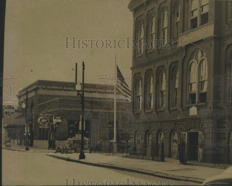 Load image into Gallery viewer, 1952 Press Photo McDonogh 35 School and "The Moon" Store, New Orleans
