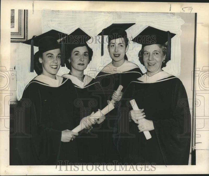 Load image into Gallery viewer, 1951 Press Photo St. Mary's Dominican College Graduates, Alumnae, New Orleans
