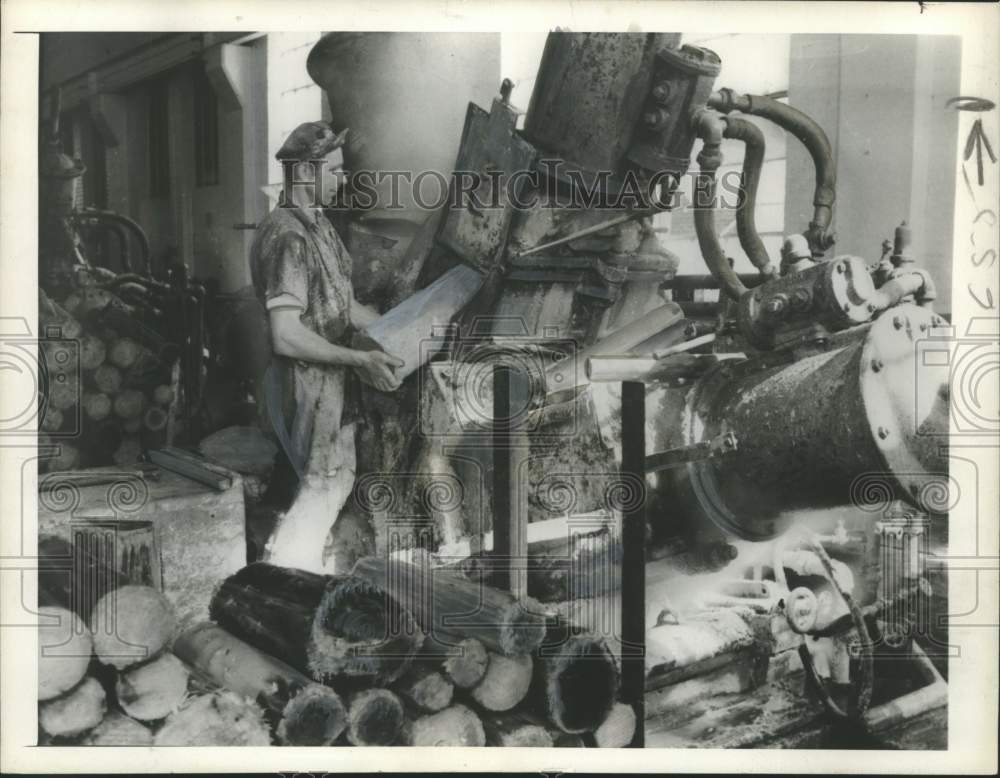 1947 Press Photo Pulpwood Fed into Grinder to Produce Short Fibers - nox40310