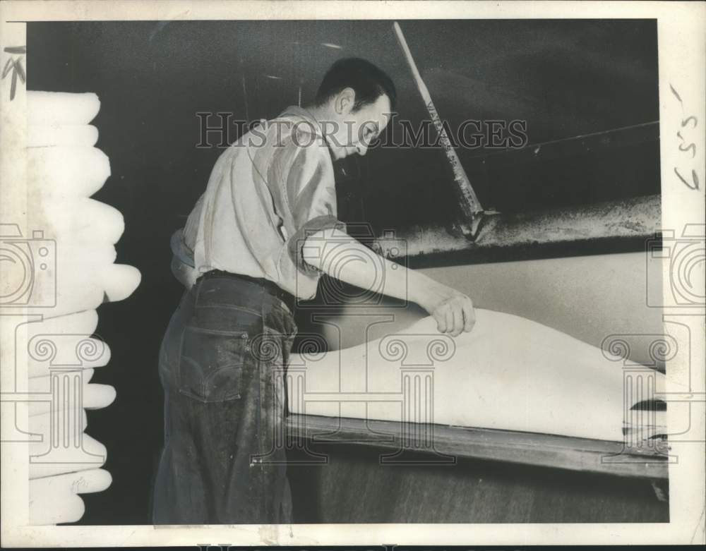 1947 Press Photo De-Watered Stock Sample is Torn Off for Laboratory Analysis- Historic Images