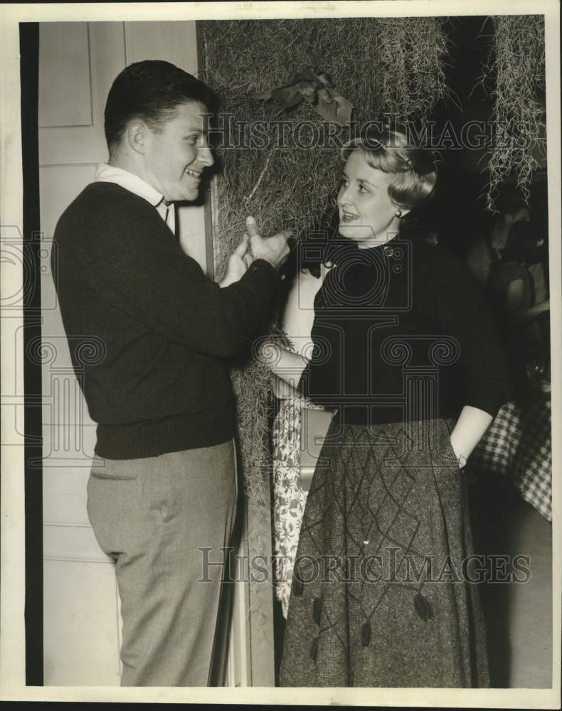 1960 Press Photo Lars and Mary Steib. Mrs. Steib is the former Mary Stahl.