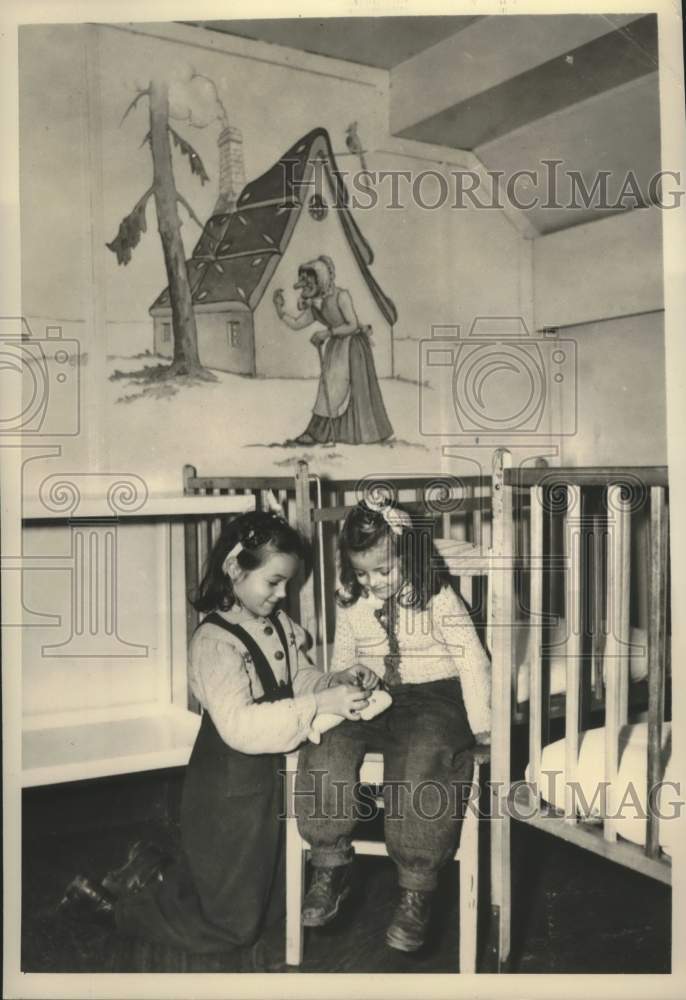Load image into Gallery viewer, 1948 Press Photo Twin Girl Refugees Aboard Transport to Canada for Resettlement
