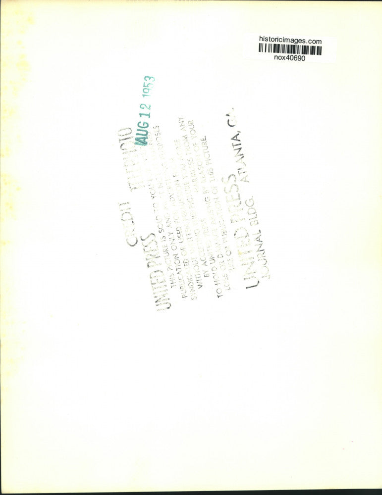 1953 Press Photo Lieutenant Colonel Thomas Harrison on his way to the hospital.