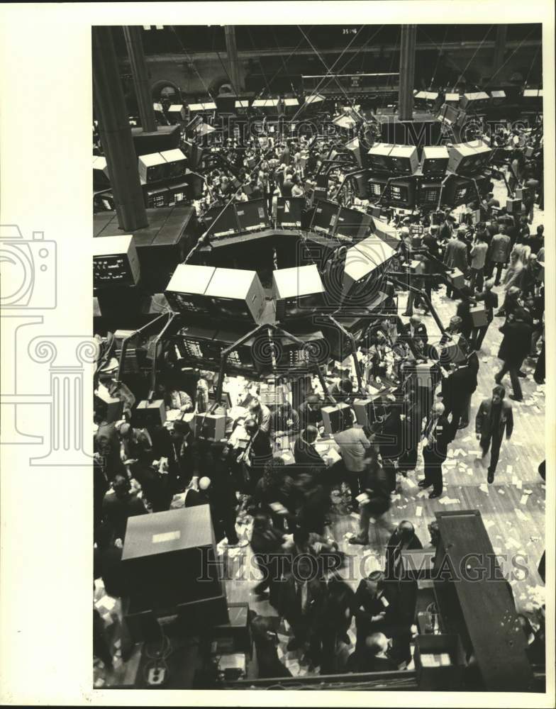 Load image into Gallery viewer, 1987 Press Photo The floor of the New York Stock Exchange. - nox40905
