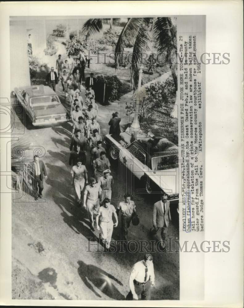 1964 Press Photo Cuban fishermen being taken to Monroe County courthouse.