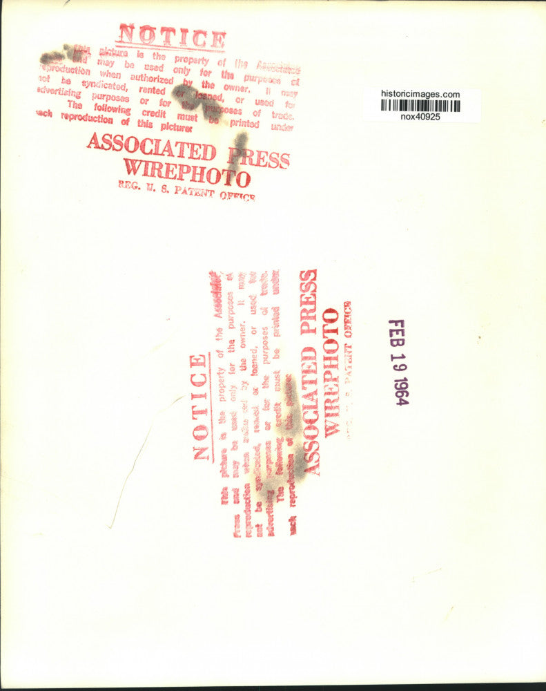 1964 Press Photo Cuban fishermen being taken to Monroe County courthouse.