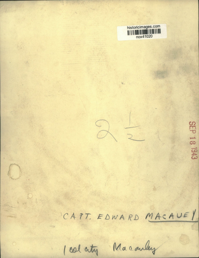 1943 Press Photo U.S. Naval Captain Edward Macauley at his desk - nox41020