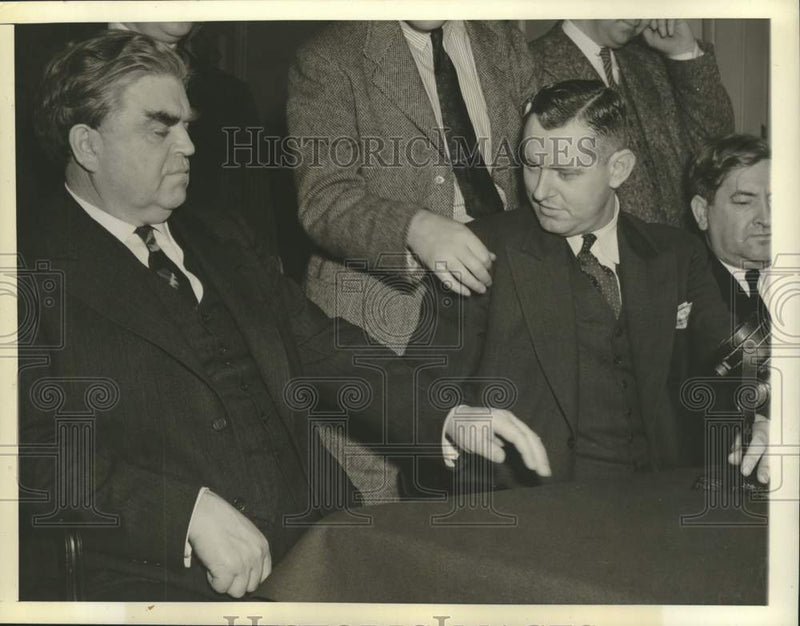 Load image into Gallery viewer, 1939 Press Photo A compromise agreement reached in New York to end miners strike

