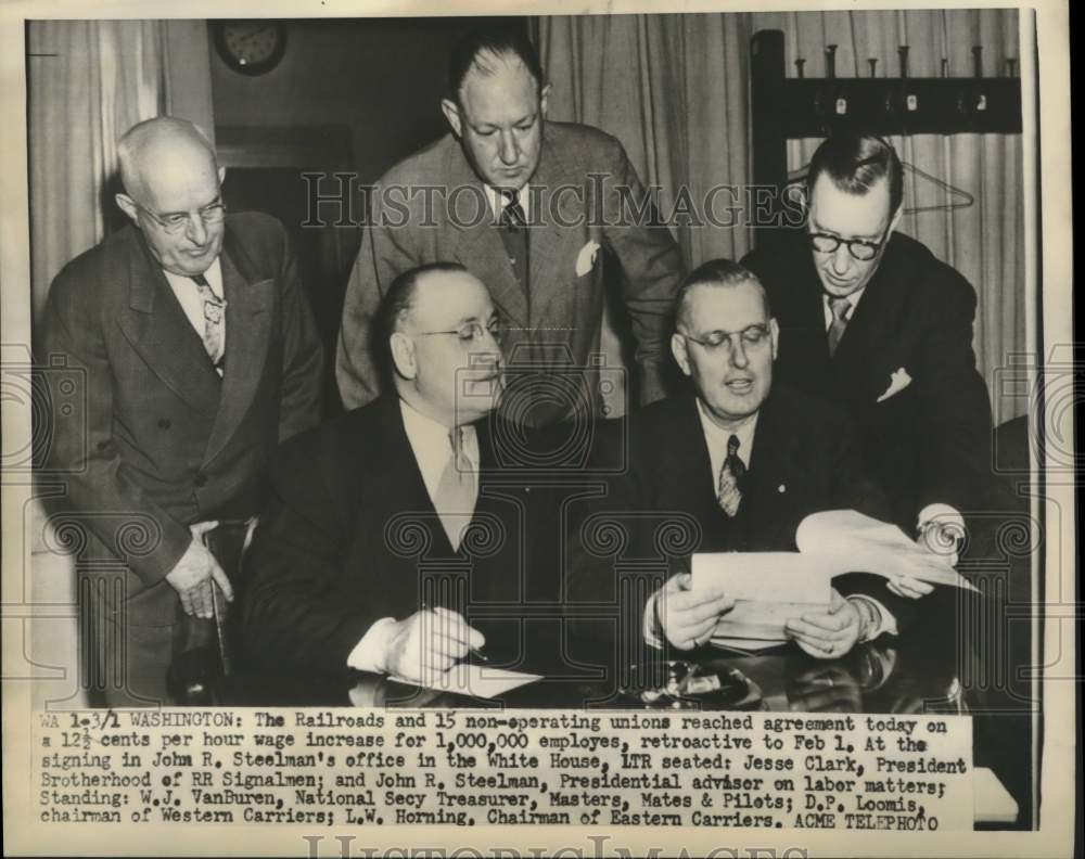1951 Press Photo Presidential Advisor John R. Steelman Signs Labor Agreement