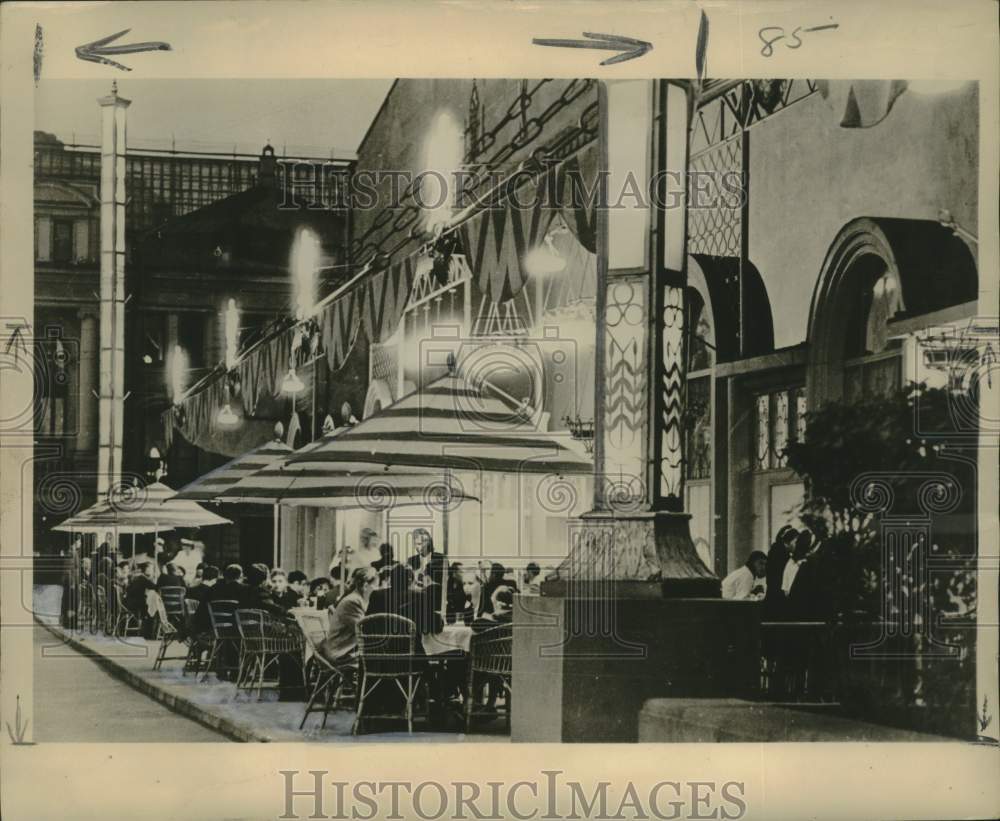 1956 Press Photo Sidewalk cafe in Moscow. - nox41197