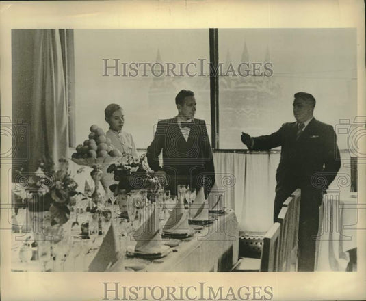 1956 Press Photo Tourist must stay close to prescribed Russian intourist regimen