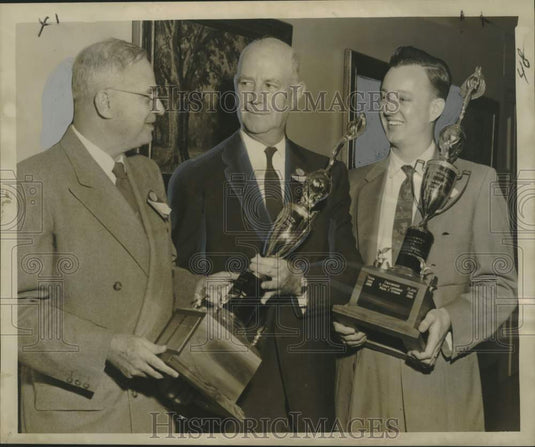 1956 Press Photo Loyola University Almuni Endowment Fund Drive Awards Presented