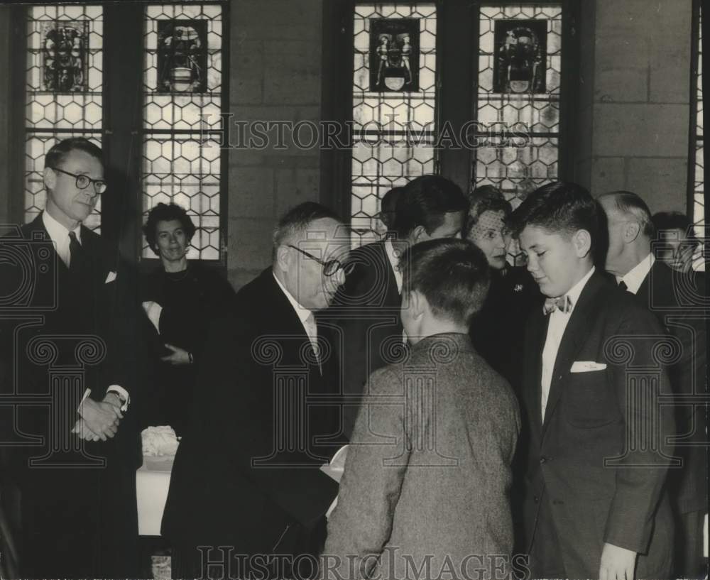 1958 Press Photo New Orleans Junior Diplomats & Mayor Host Swiss Officials