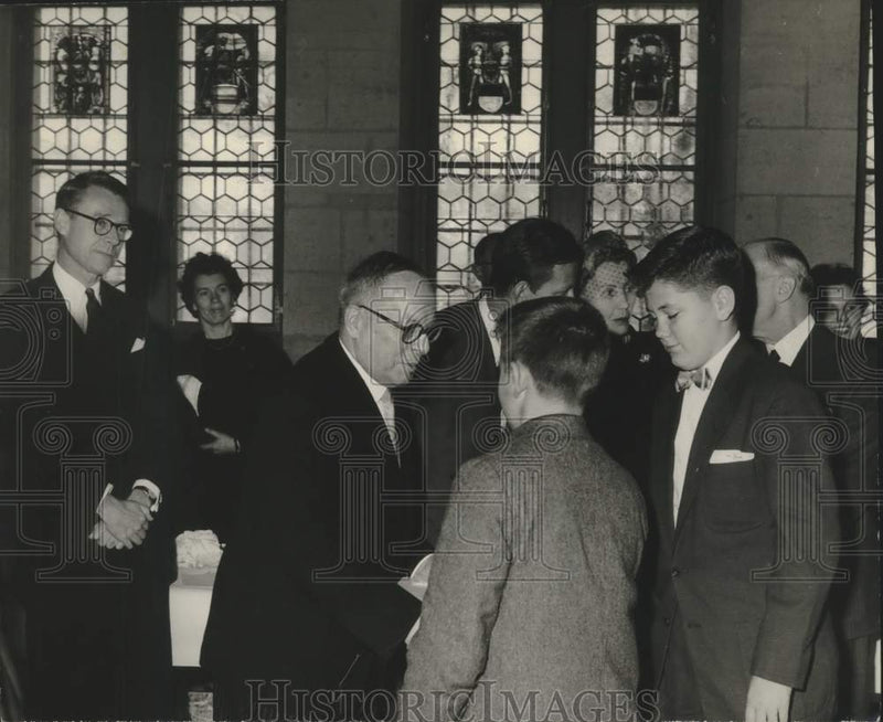 Load image into Gallery viewer, 1958 Press Photo New Orleans Junior Diplomats &amp; Mayor Host Swiss Officials
