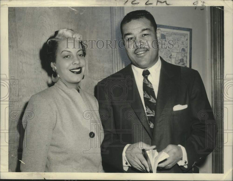 Load image into Gallery viewer, 1953 Press Photo Joe Lewis and his bride at Championship bout in Chicago.

