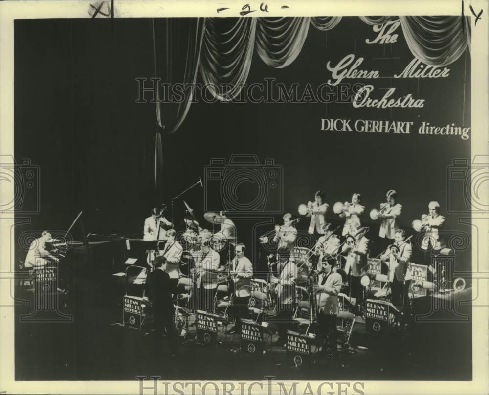 1988 Press Photo The Glenn Miller Orchestra. Dick Gerhart directing. - nox41300- Historic Images