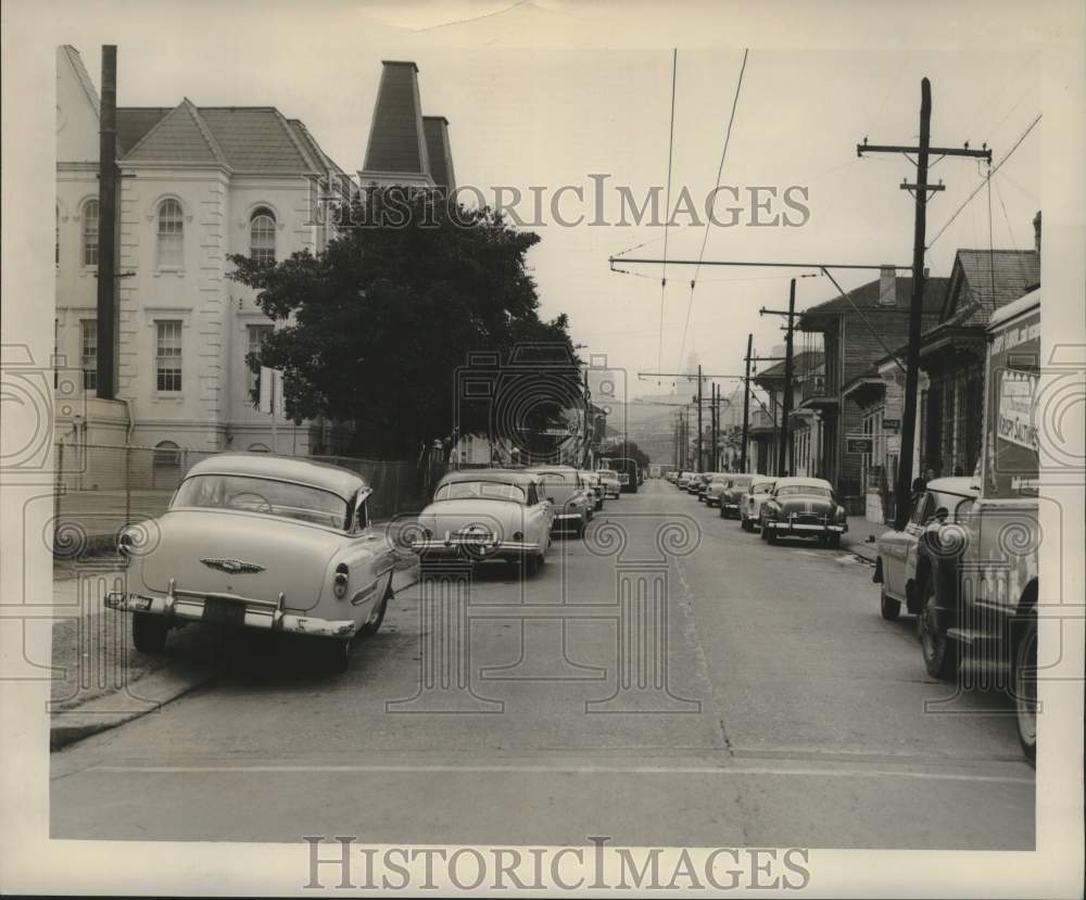 1956 Press Photo Cars line both sides of the street on the 2000 block of Palmyra