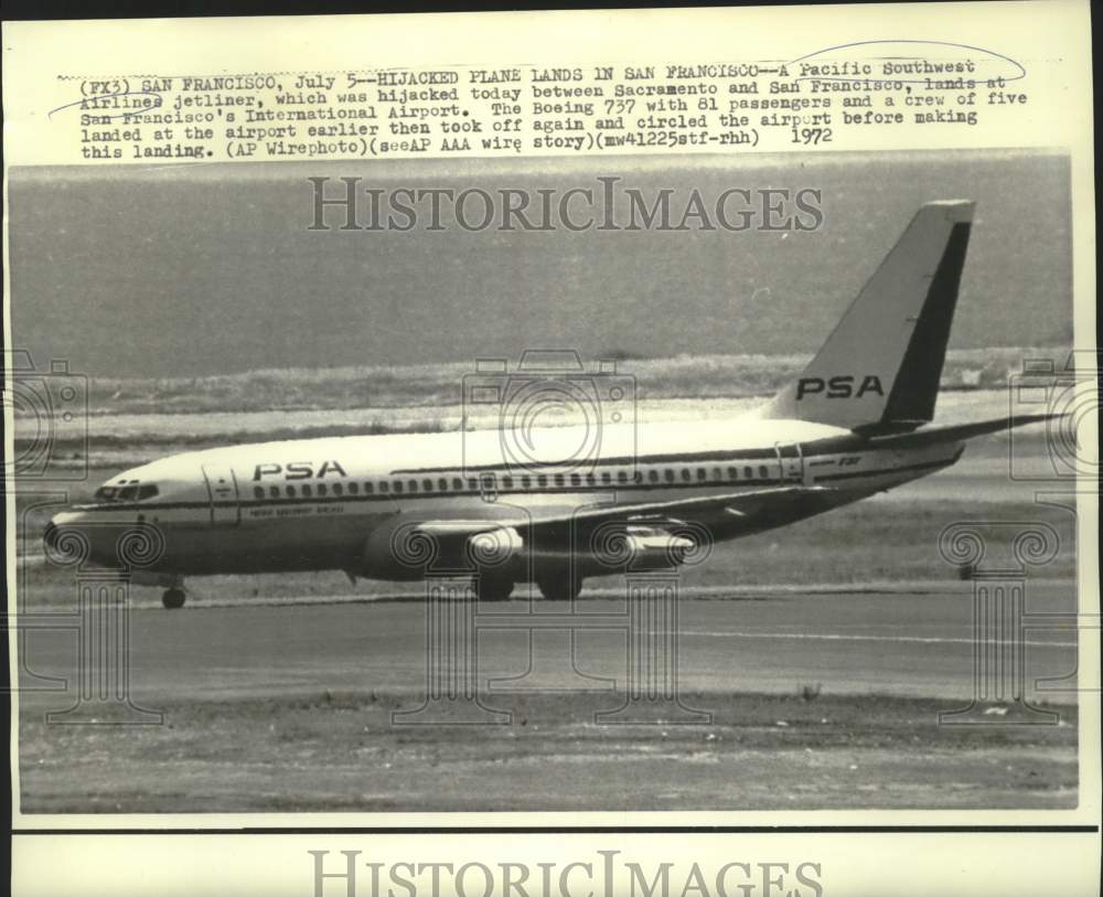 1972 Press Photo A Boeing 737 jetliner that was hijacked, lands in San Francisco