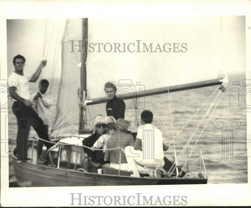 Load image into Gallery viewer, 1969 Press Photo Jackie, Ari, John John, and Christina out for a sail.

