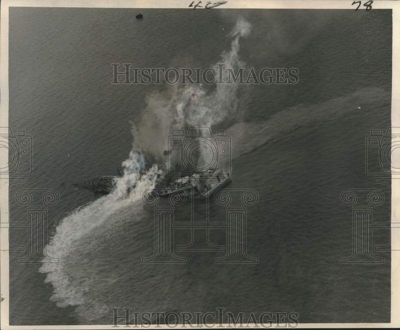 Load image into Gallery viewer, 1959 Press Photo Union Oil Company well, Louisiana's Caillou Island field blew.
