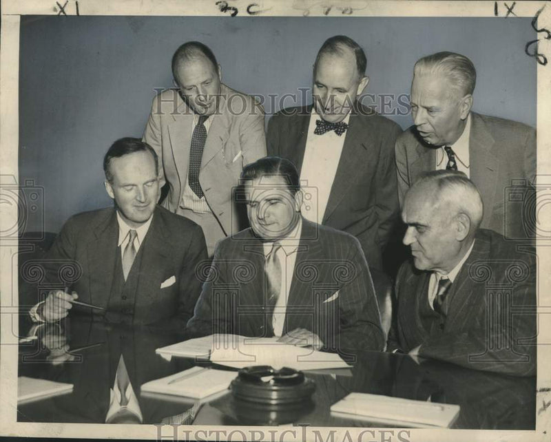 Load image into Gallery viewer, 1949 Press Photo Exploratory discussions of atomic energy in Washington.

