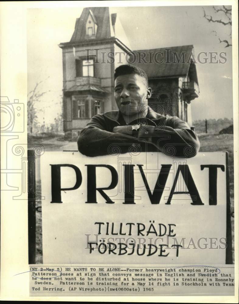 1965 Press Photo Floyd Patterson poses in Sweden where he is training for fight- Historic Images