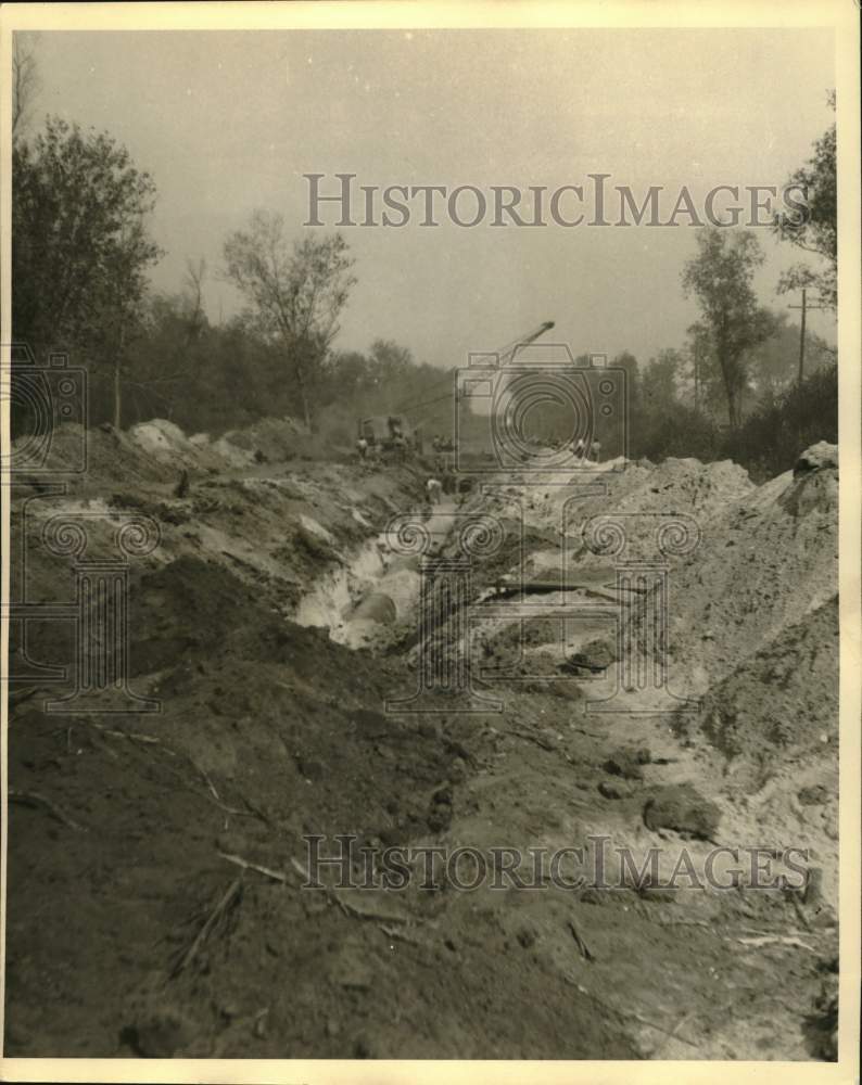 1955 Press Photo A sewer force main is installed at Dwyer Rd near Congress Dr.- Historic Images