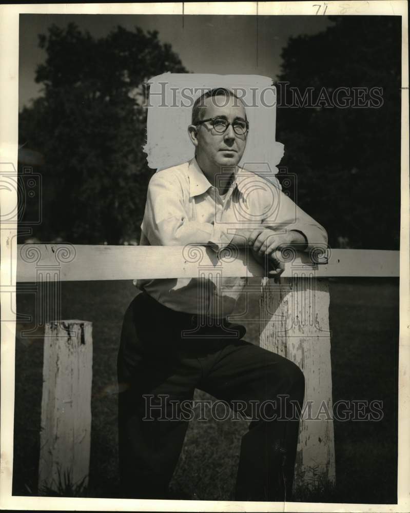 1953 Press Photo Author of &quot;The Plantation&quot; Ovid William Pierce - nox42039