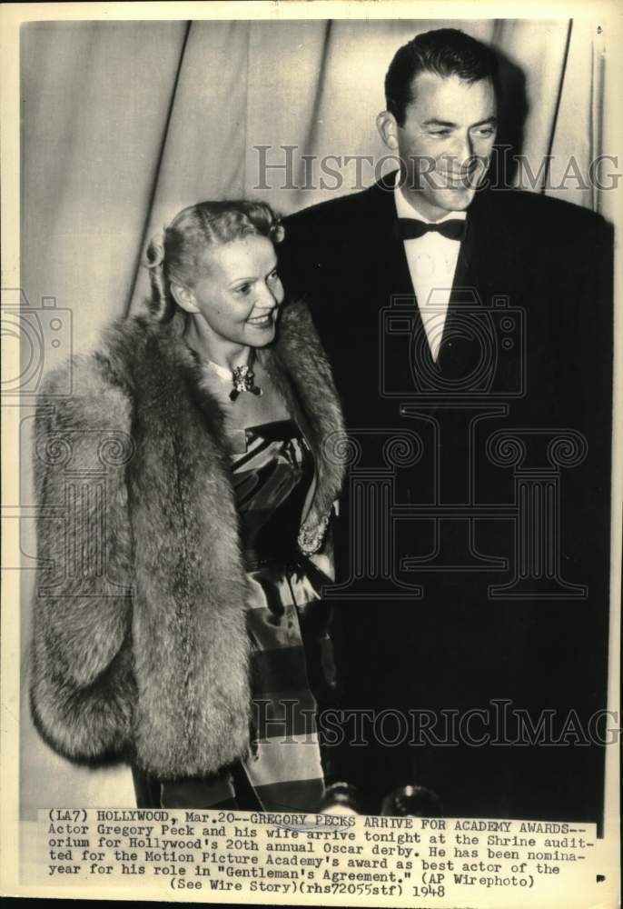 1948 Press Photo Actor Gregory Peck, Wife Arrive at Academy Awards in Hollywood