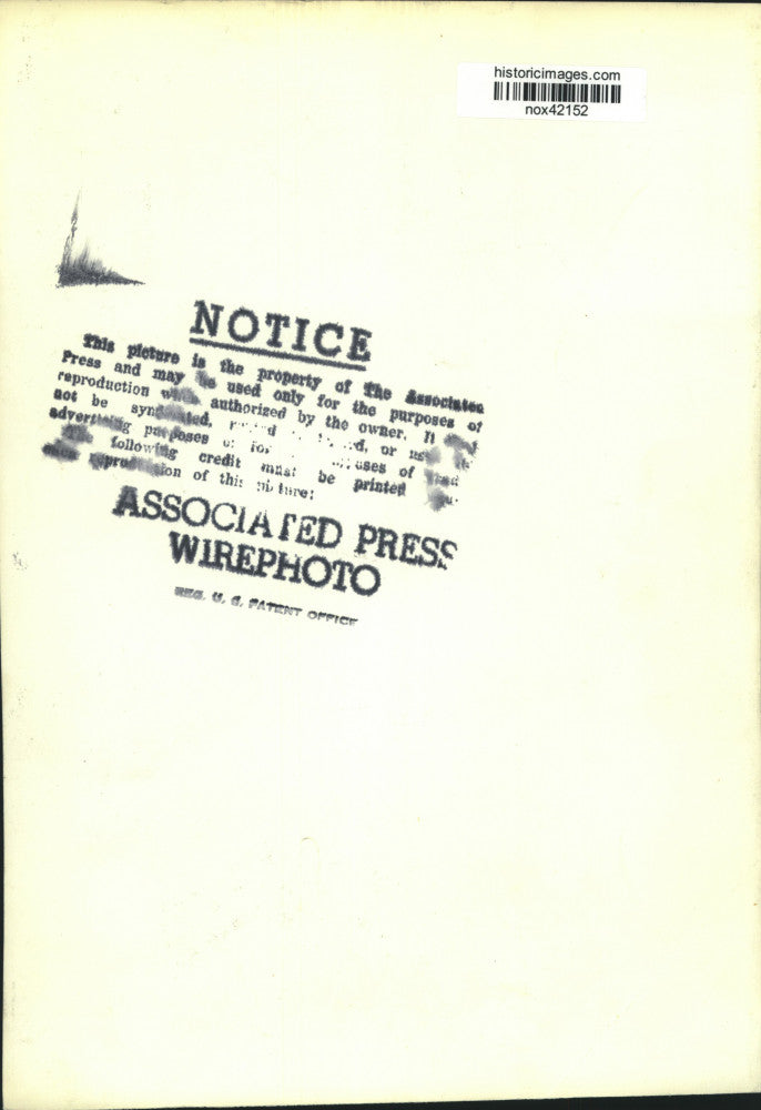 1948 Press Photo Actor Gregory Peck, Wife Arrive at Academy Awards in Hollywood