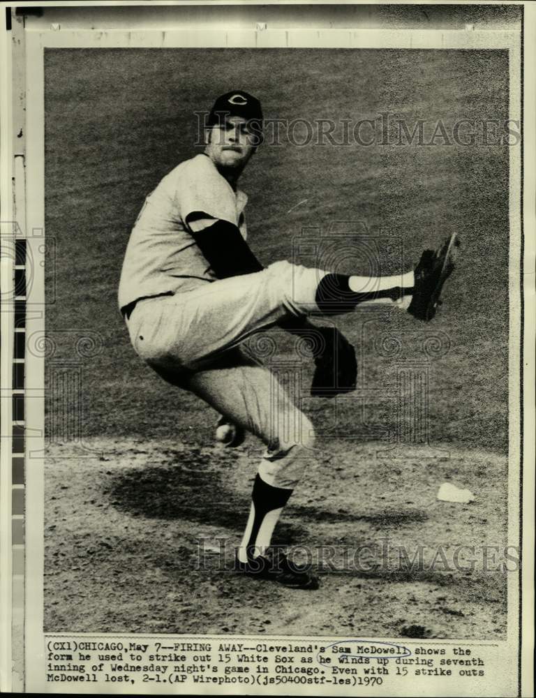 1970 Press Photo Cleveland baseball pitcher Sam McDowell throws a ball, Chicago