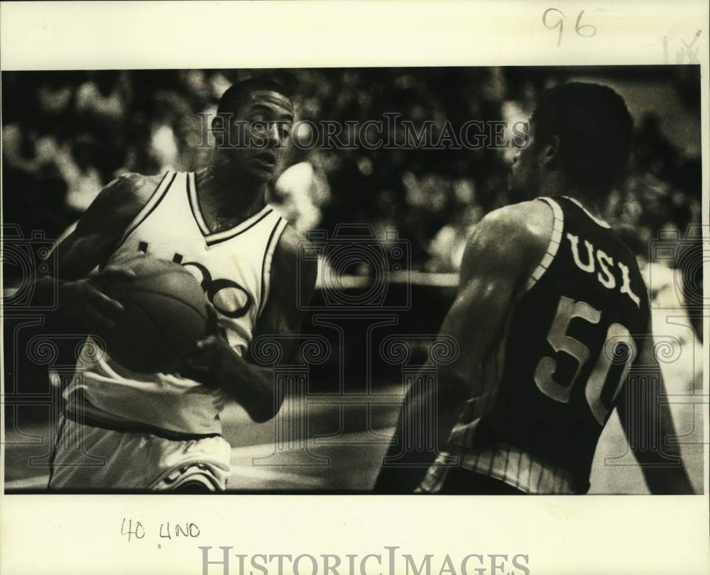 1981 Press Photo University of New Orleans&#39; Mark Petteway gets ready to move.- Historic Images