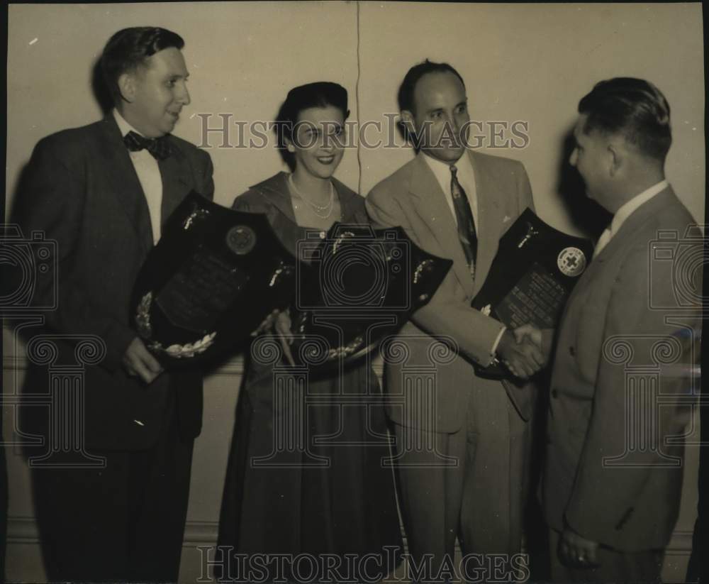 1955 Press Photo Orleanians Receive Safety Council Plaques - nox42801