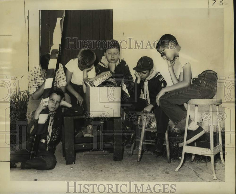 Load image into Gallery viewer, 1957 Press Photo Cub Pack 49 outside headquarters where they have been evicted.
